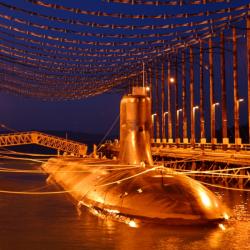 Americká ponorka USS Jimmy Carter na demagnetizaci. Proti SQUID magnetometru to ale moc nepomůže. Kredit: U. S. Navy.