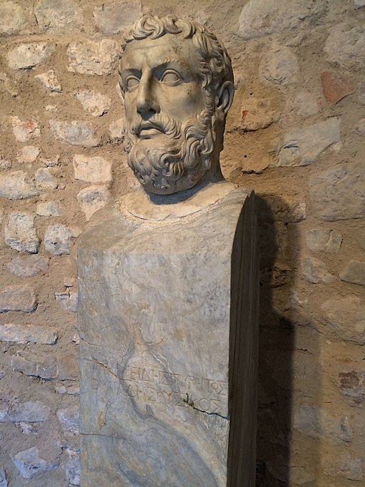 Hermovka s portrétem z Eleje z doby přelomu letopočtu. Nezobrazuje ovšem Parmenida, ale Métrodóra jako typus filosofia. Kredit: Wikimedia Commons.