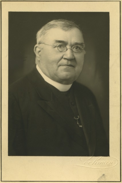 P. Josef Slavíček, kolem r. 1930. Ateliér Jan Lochman ve Frenštátě p. R. Archiv Muzea Novojičínska.