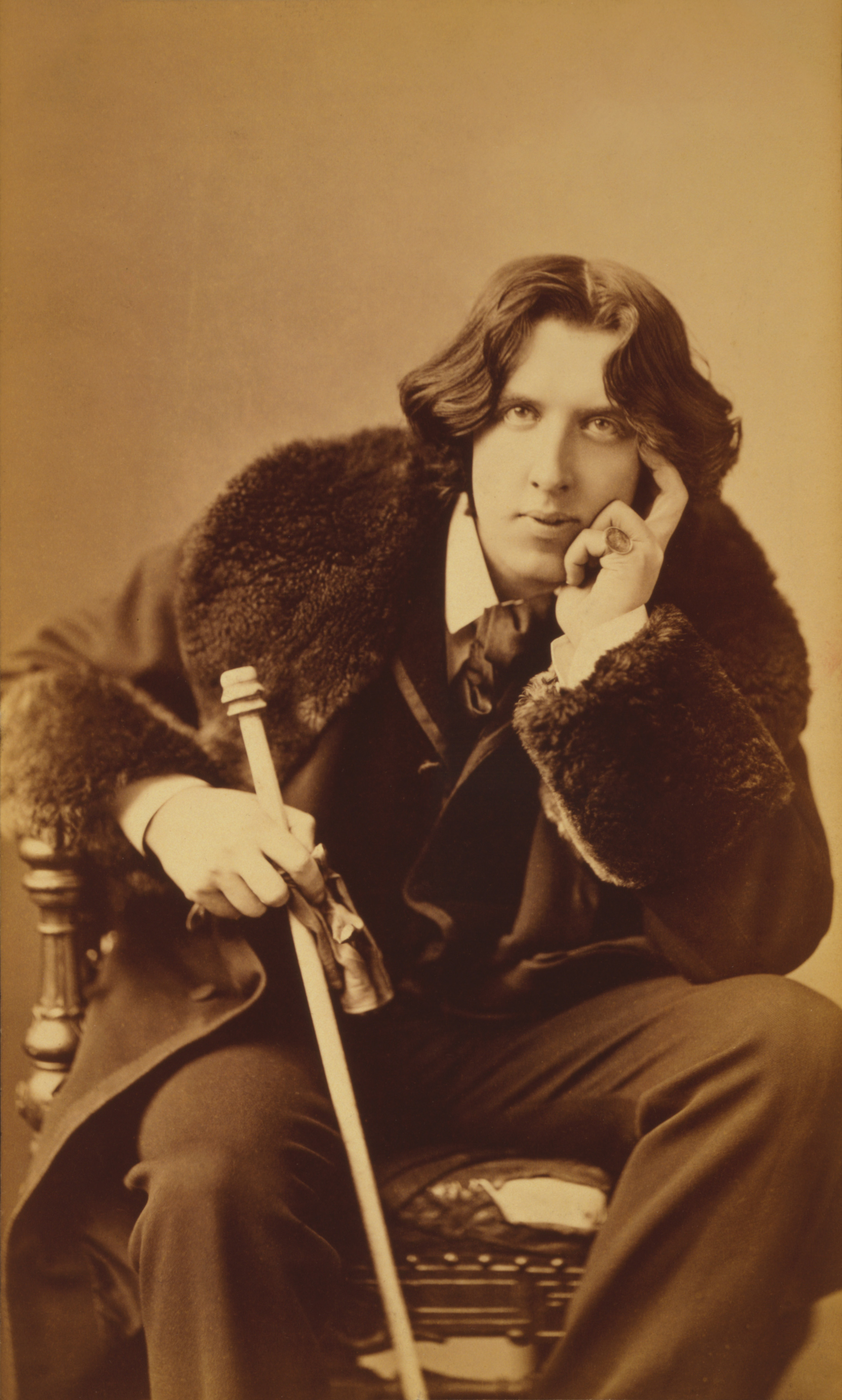 Oscar Wilde (celým jménem Oscar Fingal O’Flahertie Wills Wilde). I jeho kariéru zkrátil syfilis.  Autor fota: Napoleon Sarony, Library of Congres, Wikipedia.