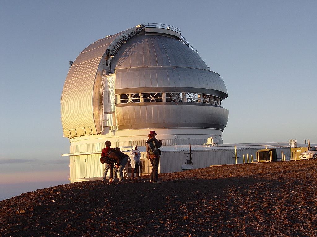Observatoř Gemini North, Mauna Kea. Kredit: Mailseth / Wikimedia Commons.