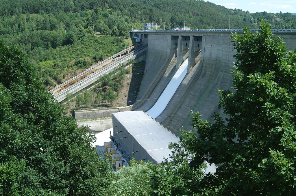 Hráz přehradní nádrže Orlík (zdroj ČEZ).