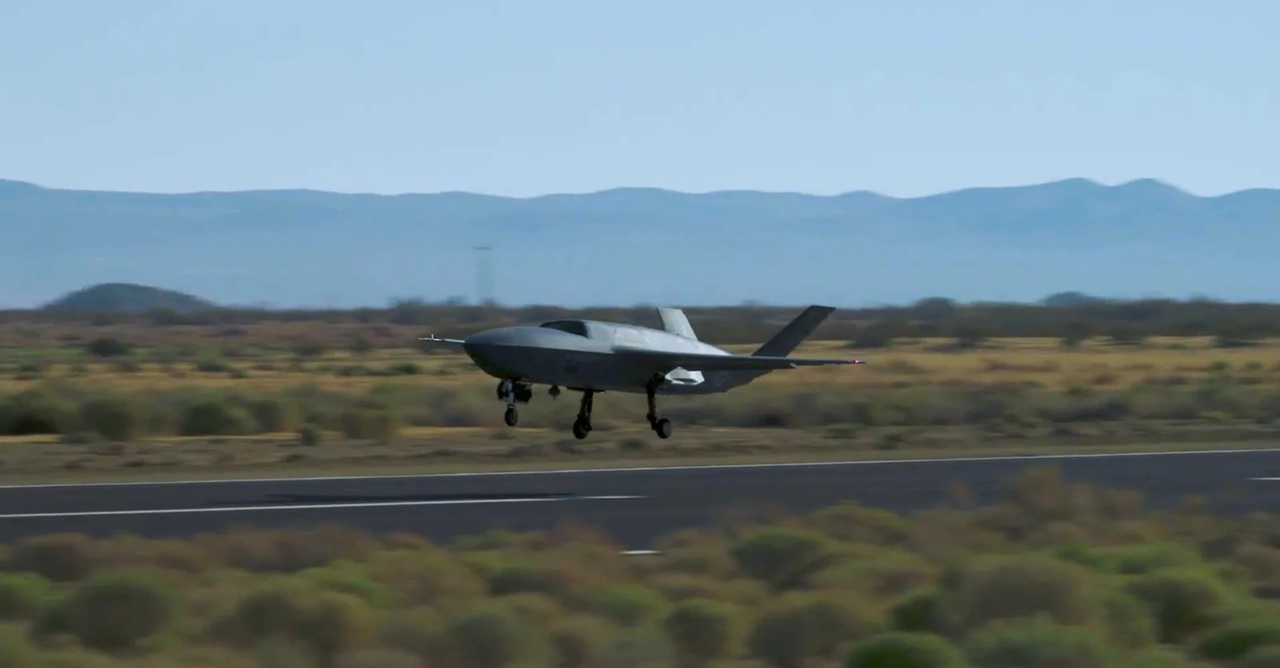 První start dronu General Atomics YFQ-42A Kredit: USAF.