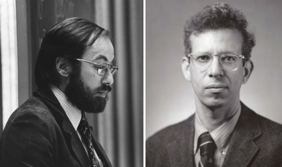 David Baltimore (vlevo). Od roku 1975 nositel Nobelovu cenu za fyziologii a lékařství, za objevy týkající se interakce mezi nádorovými viry a genetickým materiálem buňky.  (Foto je 70. let 20. století. Autor neznámý, volné dílo). Howard Temin (vpravo