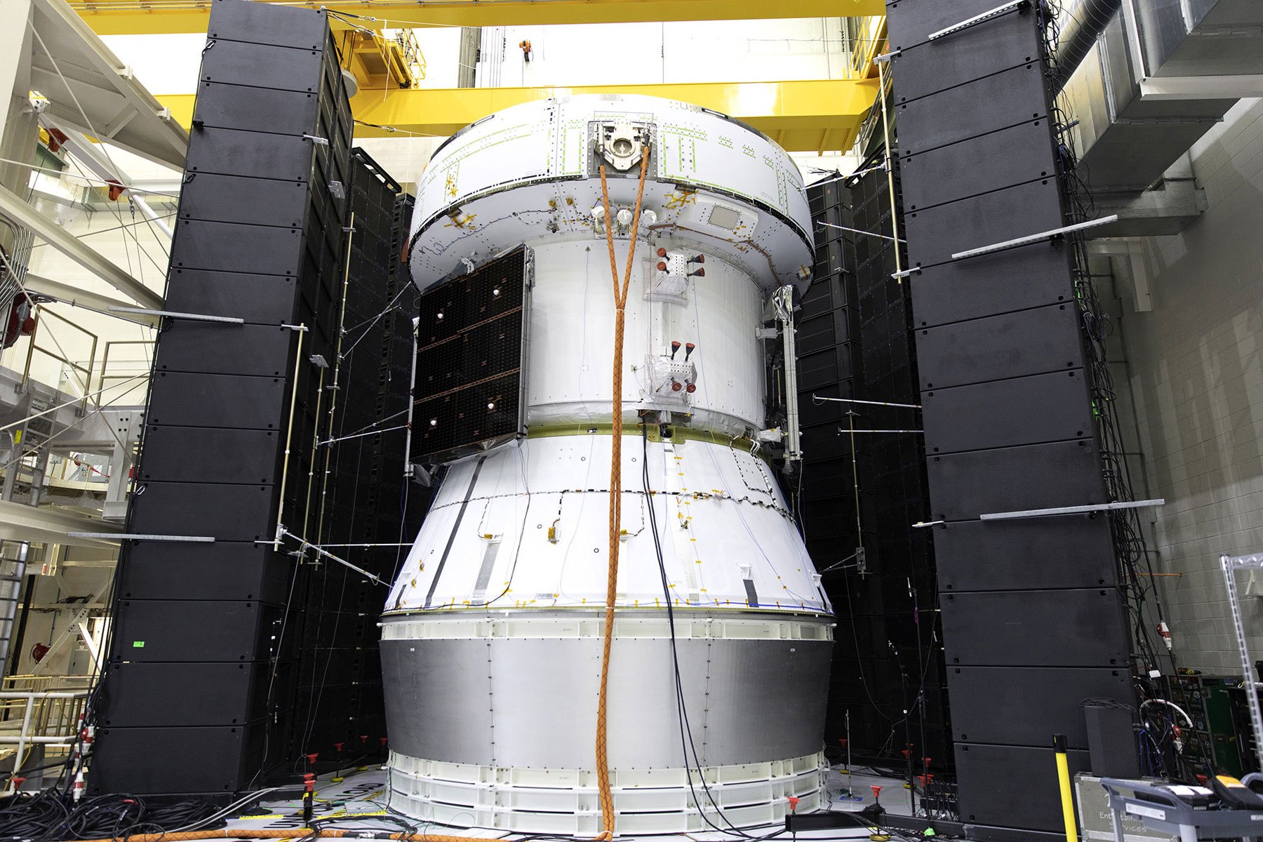 Test servisního modulu pro let Artemis 1 dne 22. května 2019 (zdroj NASA).