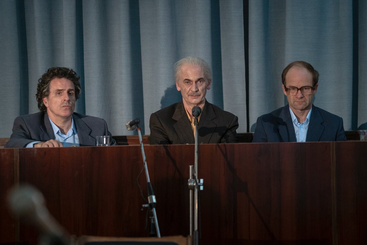 Hlavní odsouzení zobrazení u soudu v seriálu HBO (zdroj HBO).