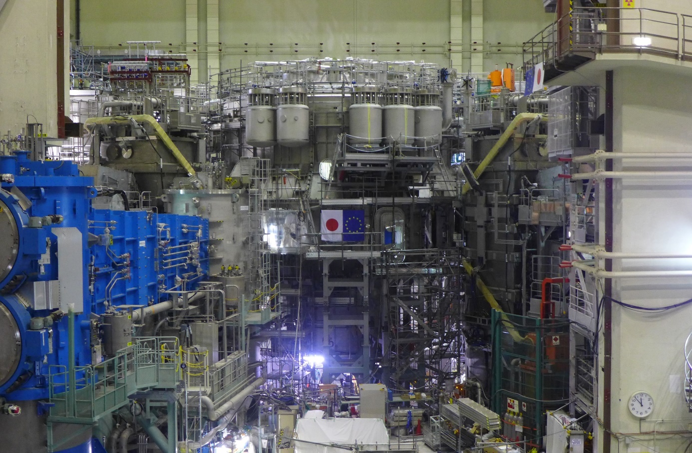 Nový japonský plně supravodivý tokamak JT-60SA (zdroj JT-60SA).