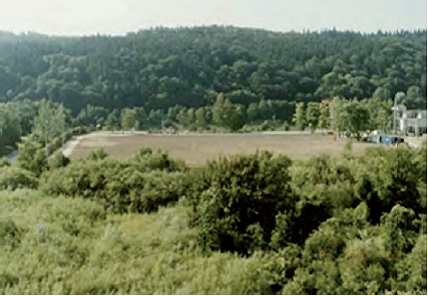 Takhle vypadalo dané místo po odstranění elektrárny Niederaichbach (zdroj B. Brendebach et all: Decommissioning of Nuclear Facilities, GRS, 2017).