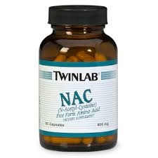 MĂˇme ho brĂˇt tĹ™ikrĂˇt dennÄ›, spolu s vitamĂ­nem C. V krabiÄŤkĂˇch se schovĂˇvĂˇ pod celou Ĺ™adou nĂˇzvĹŻ: Acetylcystein, N-acetylcysteine, N-acetyl-L-cystein, nejÄŤastÄ›ji vĹˇak jen jako ĂşÄŤinnĂˇ lĂˇtka â€śNACâ€ť.