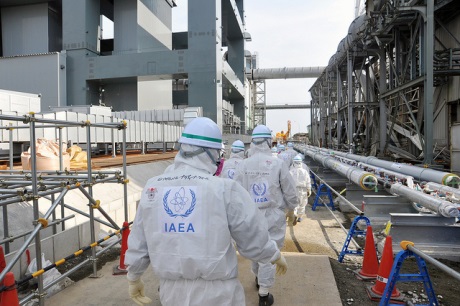 Inspekce pracovnĂ­kĹŻ MezinĂˇrodnĂ­ agentury pro atomovou energii ve FukuĹˇimÄ› I (zdroj Susanna Loof/IAEA)