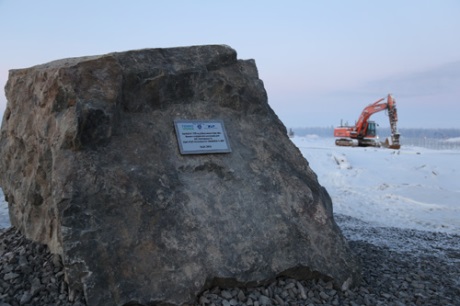 Pamětní kámen počátku výstavby elektrárny Hanhikivi (zdroj Rosatom).