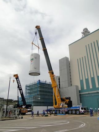 Instalace filtračního zařízení pro ventilační systém v elektrárně Kašiwazaki-Kariwa (zdroj TEPCO).