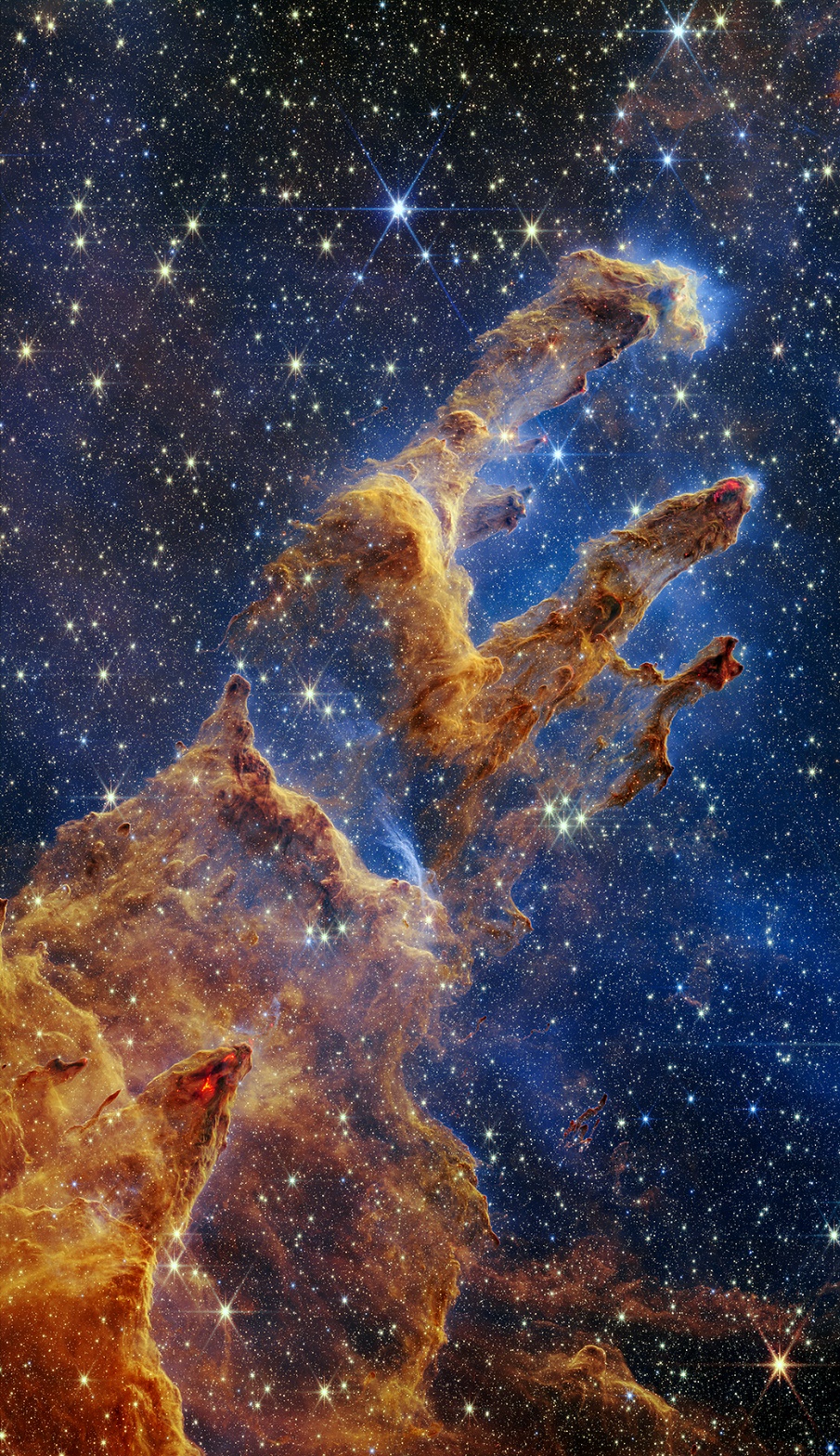 Pilíře stvoření byly poprvé pozorovány v roce 1995 Hubblovým dalekohledem. I zde probíhá bouřlivá produkce nových hvězd (zdroj NASA).