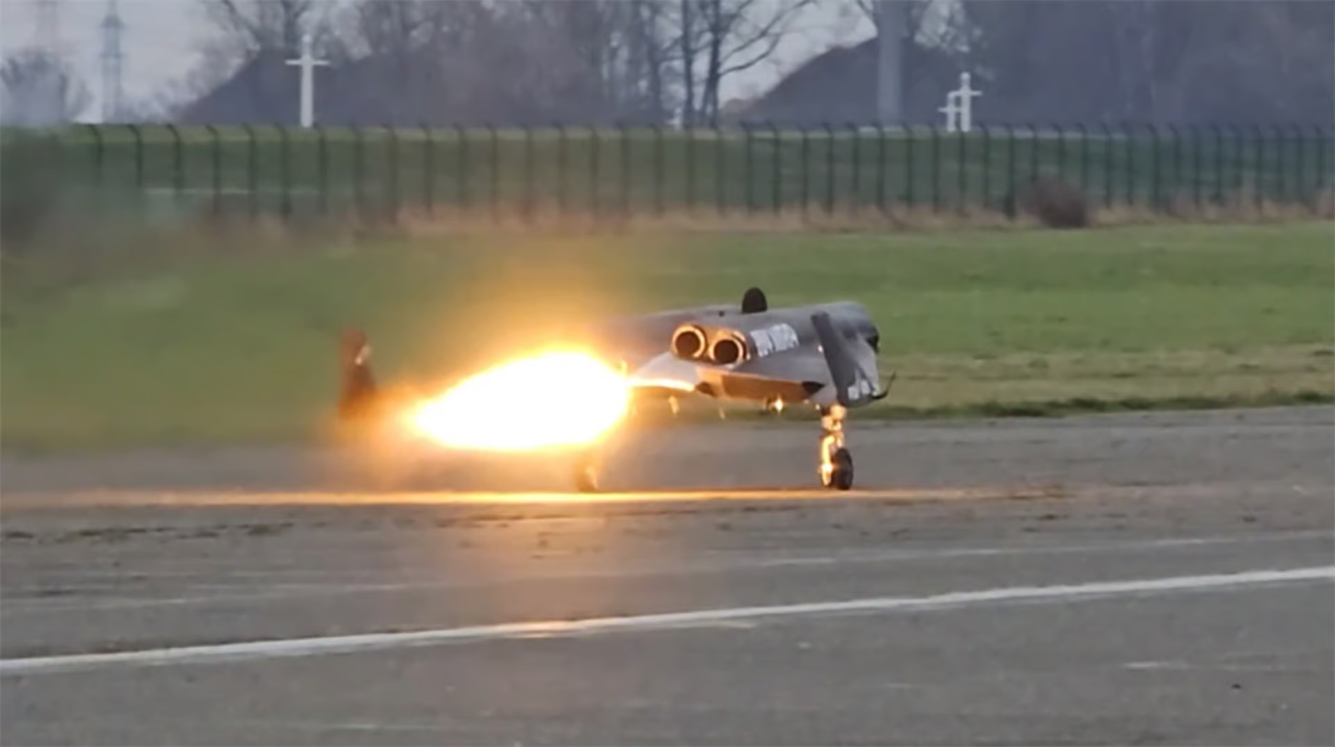 TitulniObr & Obr1 – MIRA I, poslední okamžiky před katastrofou. Kredit: Polaris Spaceplanes.