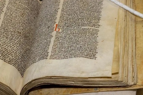 Peterhouse MS 255, místo, kde je zmíněna Píseň o Wadovi. Kredit: Master and Fellows of Peterhouse / University of Cambridge.