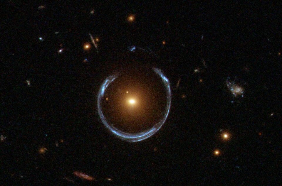 Populární kosmická Podkova. Kredit: Wikimedia Commons, ESA/Hubble & NASA.
