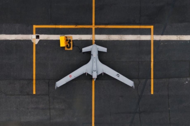 Baykar K2 na ranveji. Kredit: Baykar / Youtube.