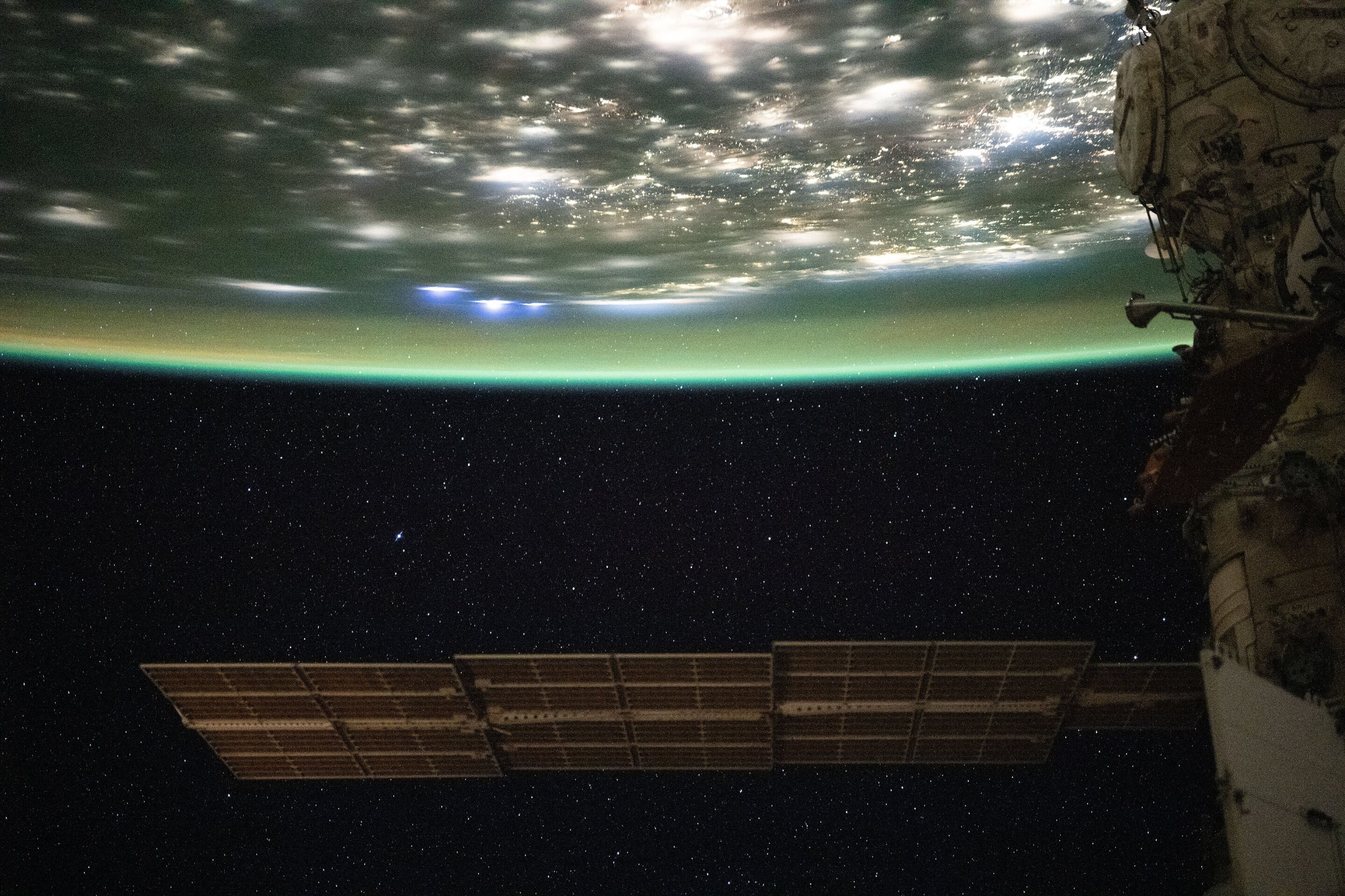 Airglow Země. Kredit: NASA Johnson Space Center.