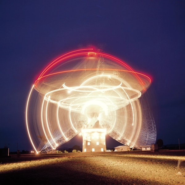 Radioteleskop Parkes, kde nedĂˇvno pozorovali FRB v reĂˇlnĂ©m ÄŤase. Kredit: CSIRO
