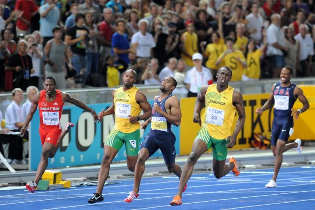 Usain Bolt po probÄ›hnutĂ­ cĂ­lem v zĂˇvodÄ› na 100 metrĹŻ na MS v BerlĂ­nÄ› roku 2009. PrĂˇvÄ› zde vytvoĹ™il stĂˇvajĂ­cĂ­ svÄ›tovĂ˝ rekord ÄŤasem 9,58 sekundy a dosĂˇhl nejvyĹˇĹˇĂ­ zmÄ›Ĺ™enĂ© rychlosti v bÄ›hu vĹŻbec (44,72 km/h). Kredit: Erik van L
