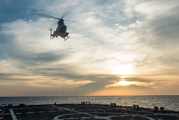 Univerzální dálkový ovladač by měl zvládnout i vrtulníkové drony  MQ-8B Fire Scout. Kredit: US Navy.