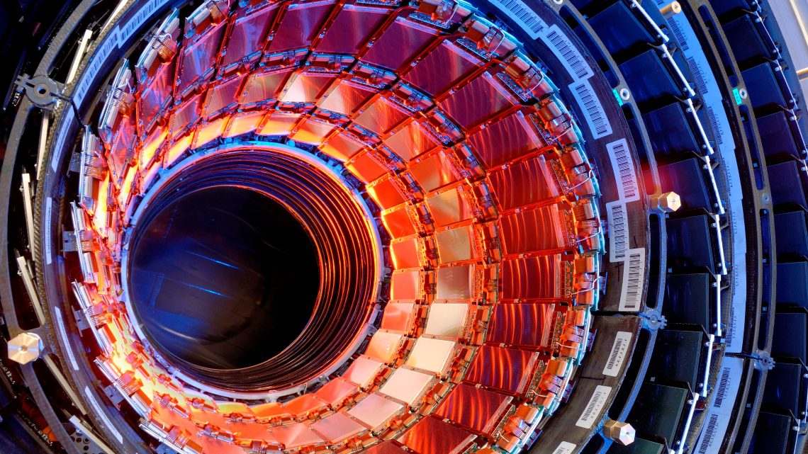 Vypravíme se do vesmíru v lodích s urychlovači částic? Kredit: CERN.