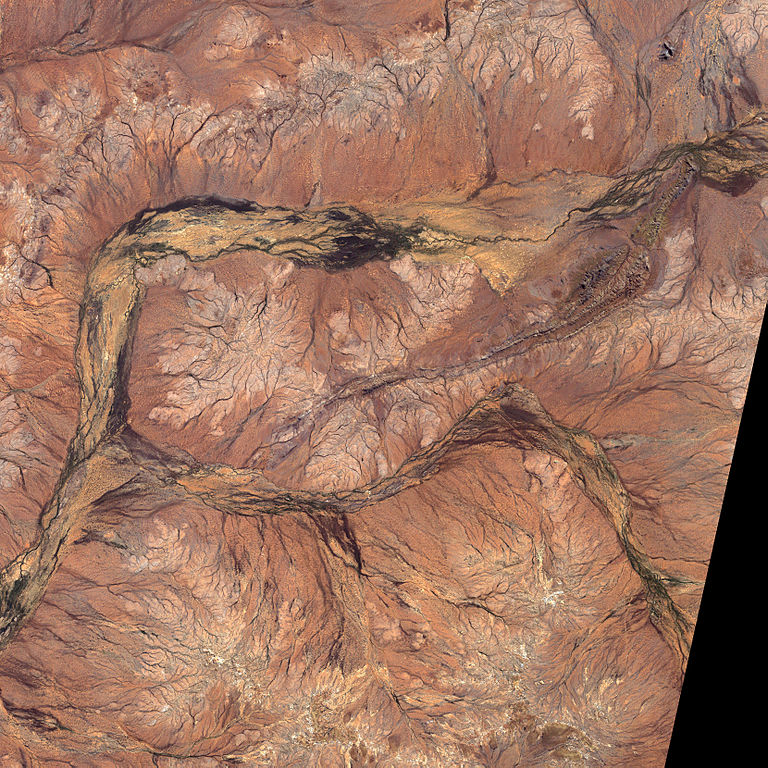 Jack Hills v Západní Austrálii s prastarými horninami. Kredit: NASA.