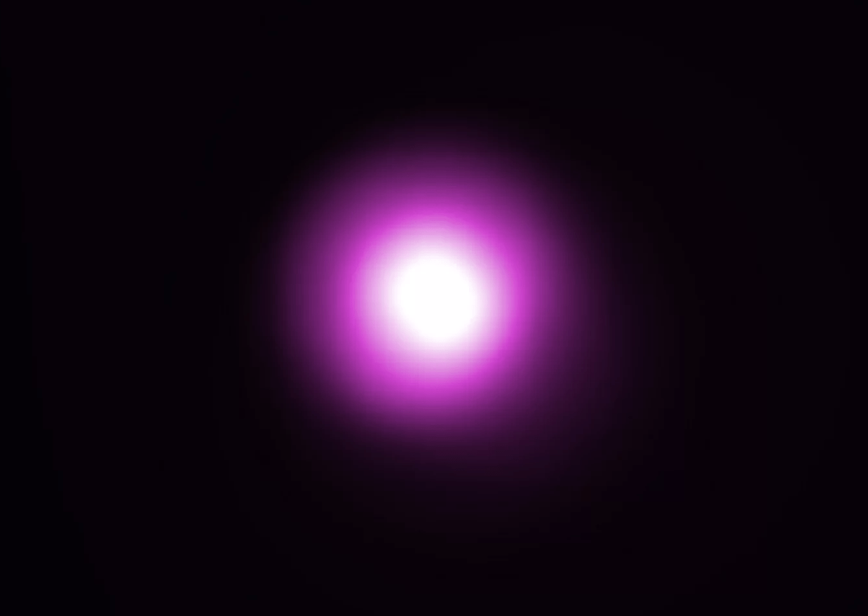 Kvasar PSS 0955+5940 na snímku teleskopu Chandra. Kredit: NASA/CXC/Univ. of Florence/G.Risaliti & E.Lusso.