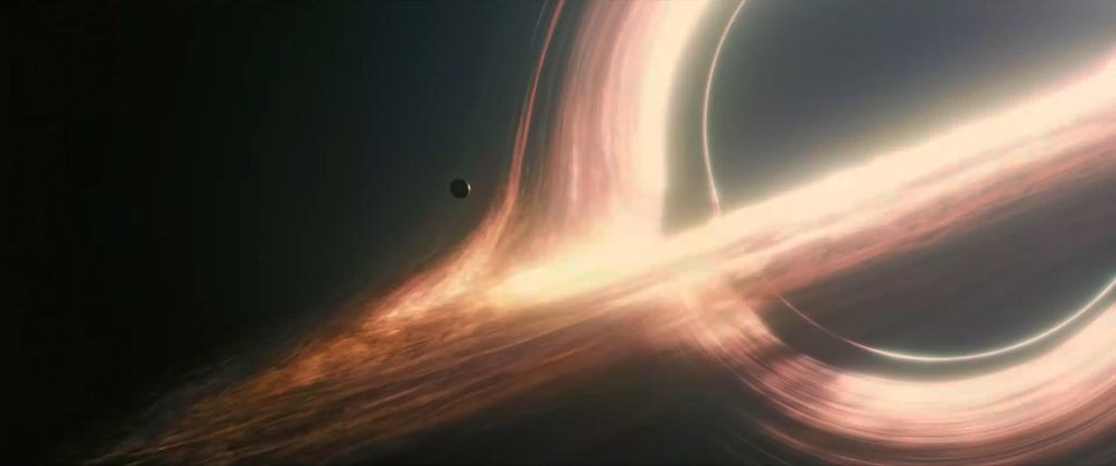 Gargantua s jednou ze svých planet. Kredit: Paramount Pictures.