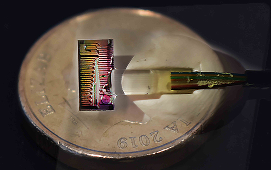 „Micro-comb“ použitý v experimentu. Kredit: Monash University.