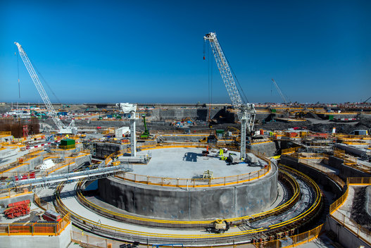 Současné obrázky z budování reaktoru EPR v britské jaderné elektrárně Hinkley Point C – oblast budoucího jaderného ostrova (zdroj EDF).