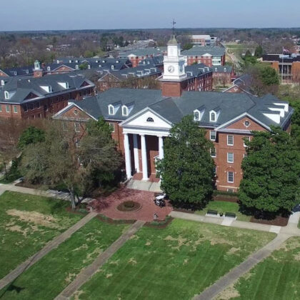 Areál Virginia State University. Zdroj: https://assets.simpleviewinc.com/