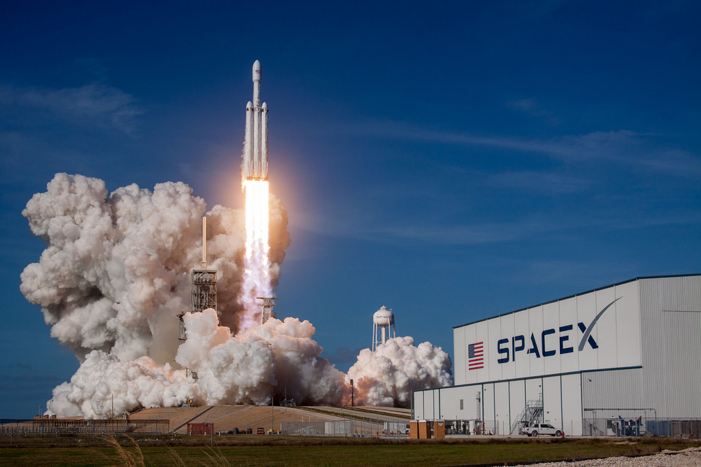 Start rakety Falcon Heavy (zdroj SpaceX)