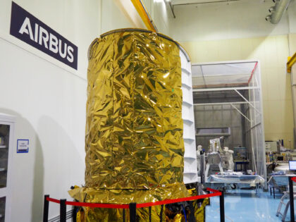 Stavba teleskopu Euclid. Zdroj: ES, https://scontent-prg1-1.xx.fbcdn.net/