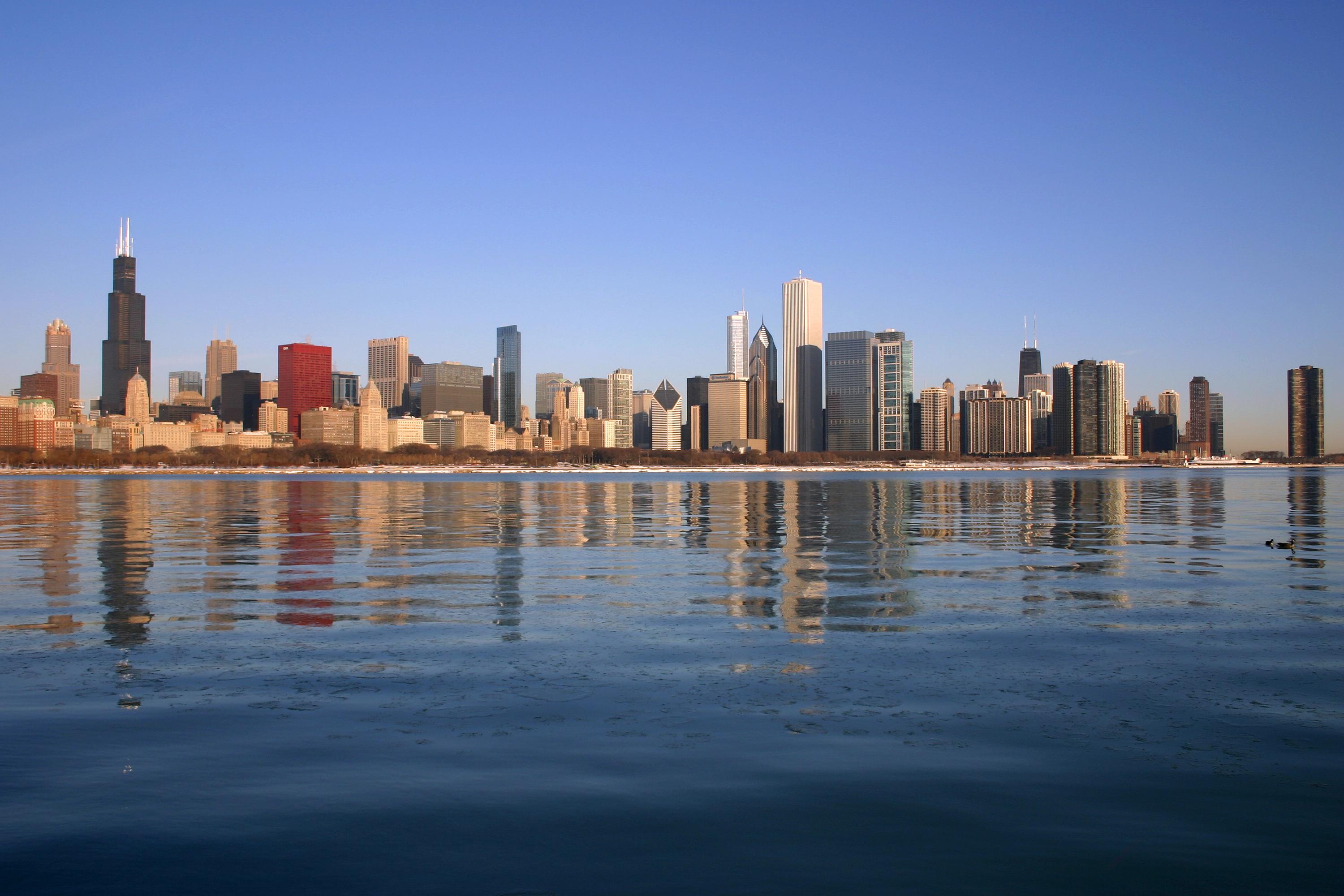 Chicago, oblĂ­benĂˇ destinace sokolĹŻ stÄ›hovavĂ˝ch. (Kredit: J. Crocker, enWikipedia)