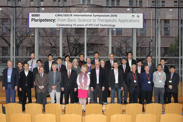 Pracoviště hlavních protaginistů japonského výzkumu CiRa (Center for iPS cell Research and Application) se stalo pořadatelem loňského mezinárodního symposia zaměřeného na problematiku iPS buněk.