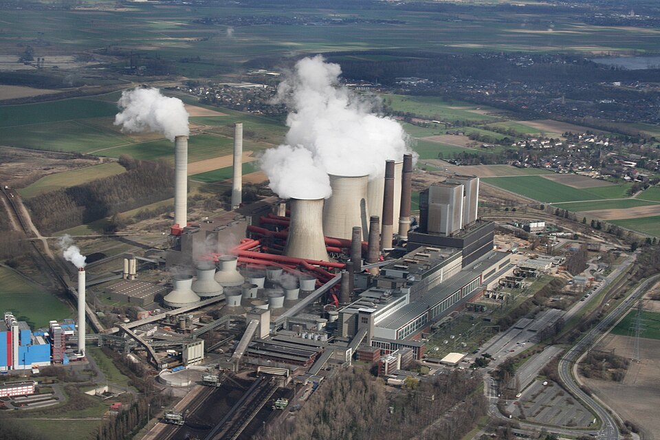 Elektrárna Weisweiler. Kredit: Frankherz, Wikimedia Commons, CC BY-SA 4.0.