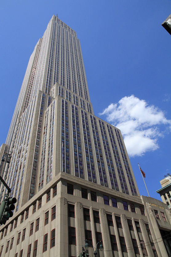 Ohromná budova Empire State Building je s celkovou výškou 443 metrů stále jednou z pěti nejvyšších budov ve Spojených státech. Při dopadu planetky Chicxulub bylo do vzduchu vyhozeno tolik prachových částic, že by vydaly svým objemem na 211 000 těchto