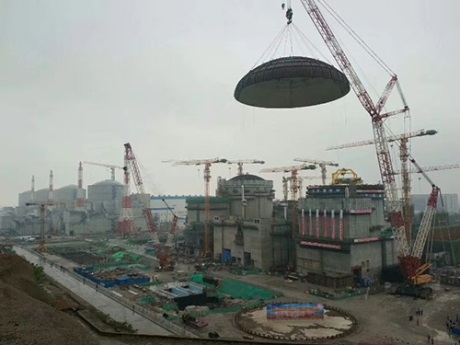 Instalace kopule šestého bloku elektrárny Tchien-wan (zdroj CNECC).