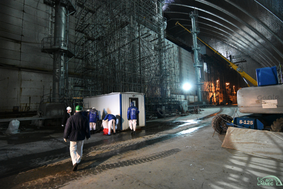 Práce v oblasti těch částí strojovny, které se dostaly pod Oblouk (zdroj Černobylská jaderná elektrárna).