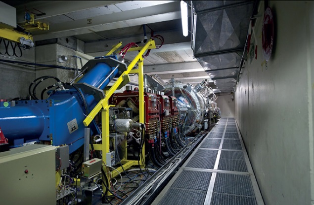 Pohled na elektronové chlazení antiprotonového zpomalovače v laboratoři CERN (zdroj CERN).