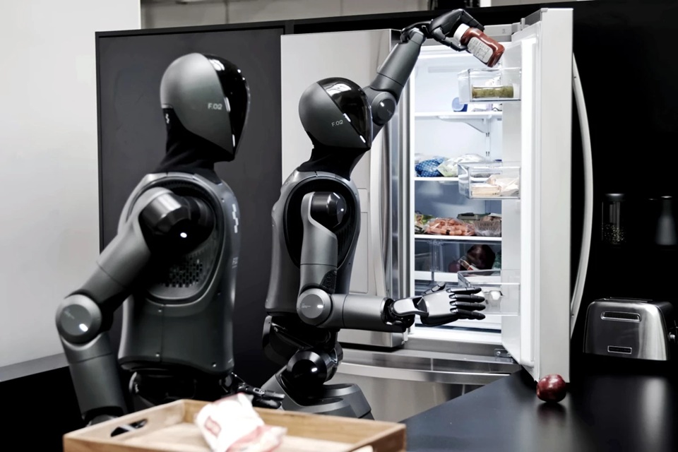 Humanoidi Figure 02 v ledničce. Kredit: Figure.ai.