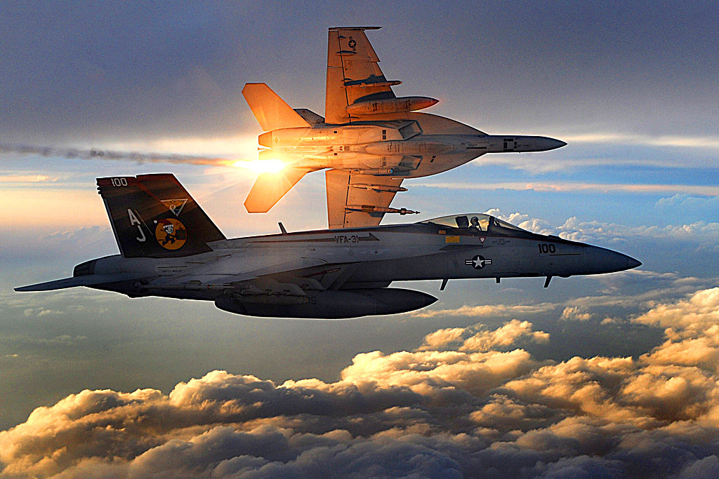 Super Hornety amerického námořnictva na bojové hlídce nad Afghánistánem. Kredit: Staff Sgt. Aaron Allmon, U.S. Air Force.
