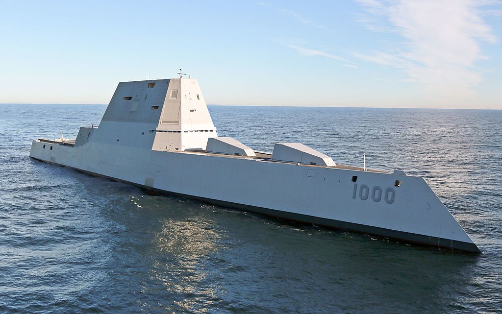 Raketový torpédoborec Zumwalt. Kredit: U. S. Navy.