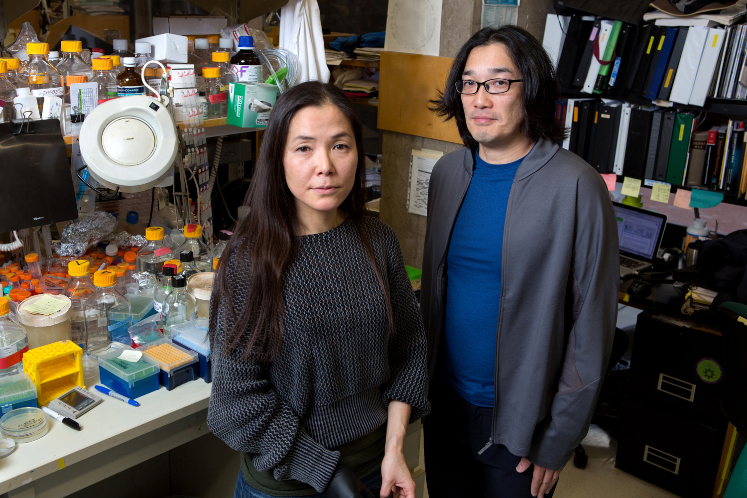 Junko Ogawa vlevo. Kredit: Salk Institute.