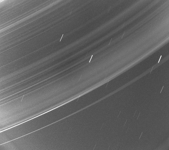 Prstence Uranu , jak je vidÄ›la sonda Voyager 2. Zdroj: https://upload.wikimedia.org