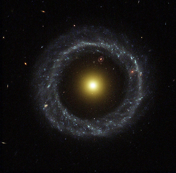Snová prstencová galaxie přezdívaná Hoag's Object. Kredit: NASA & The Hubble Heritage Team (STScI/AURA).