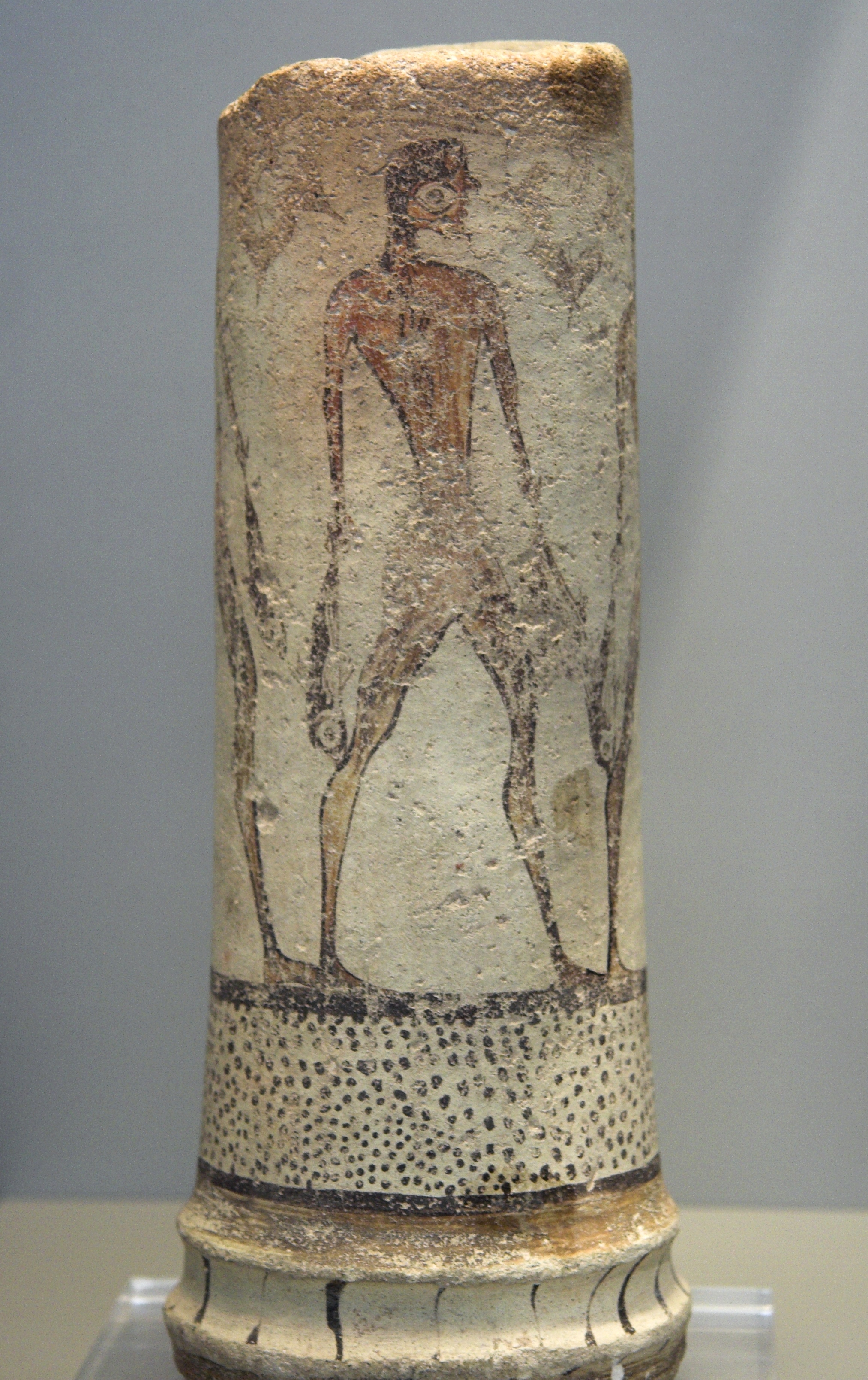 Za porovnání stojí i tzv. Rybář z Mélu , namalovaný na malém sloupku mnohem primitivněji. Pochází z Fylakopi na ostrově Mélu (Milosu), z raného 16. století před n. l., vystavuje jej Národní archeologické muzeum v Athénách, N 5782. Kredit: Zde, Wikime