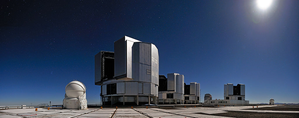 Very Large Telescope (VLT). Kredit: G.HĂĽdepohl / ESO.