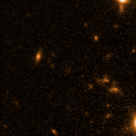 Na snĂ­mku je jeden ze dvou kandidĂˇtĹŻ na zĂˇrodek supermasivnĂ­ ÄŤernĂ© dĂ­ry. Kredit: NASA / STScI / ESA.
